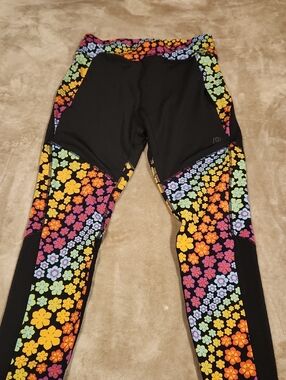POP Fit Black Leggings with Multicolor Floral Panels